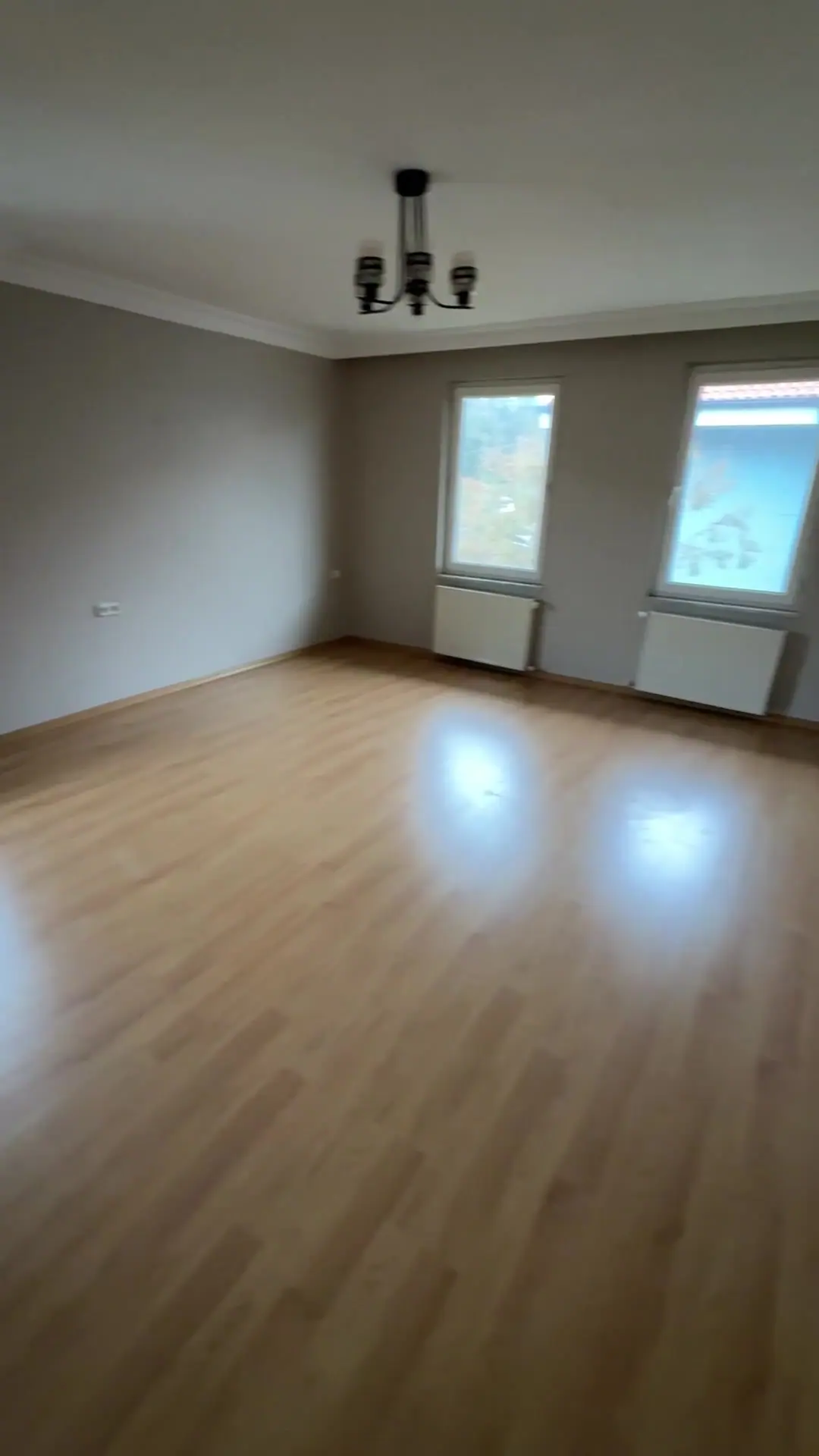 Halıfleks öncesi laminat oda